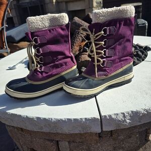 Sorel Women's Plum and Black Winter Boots